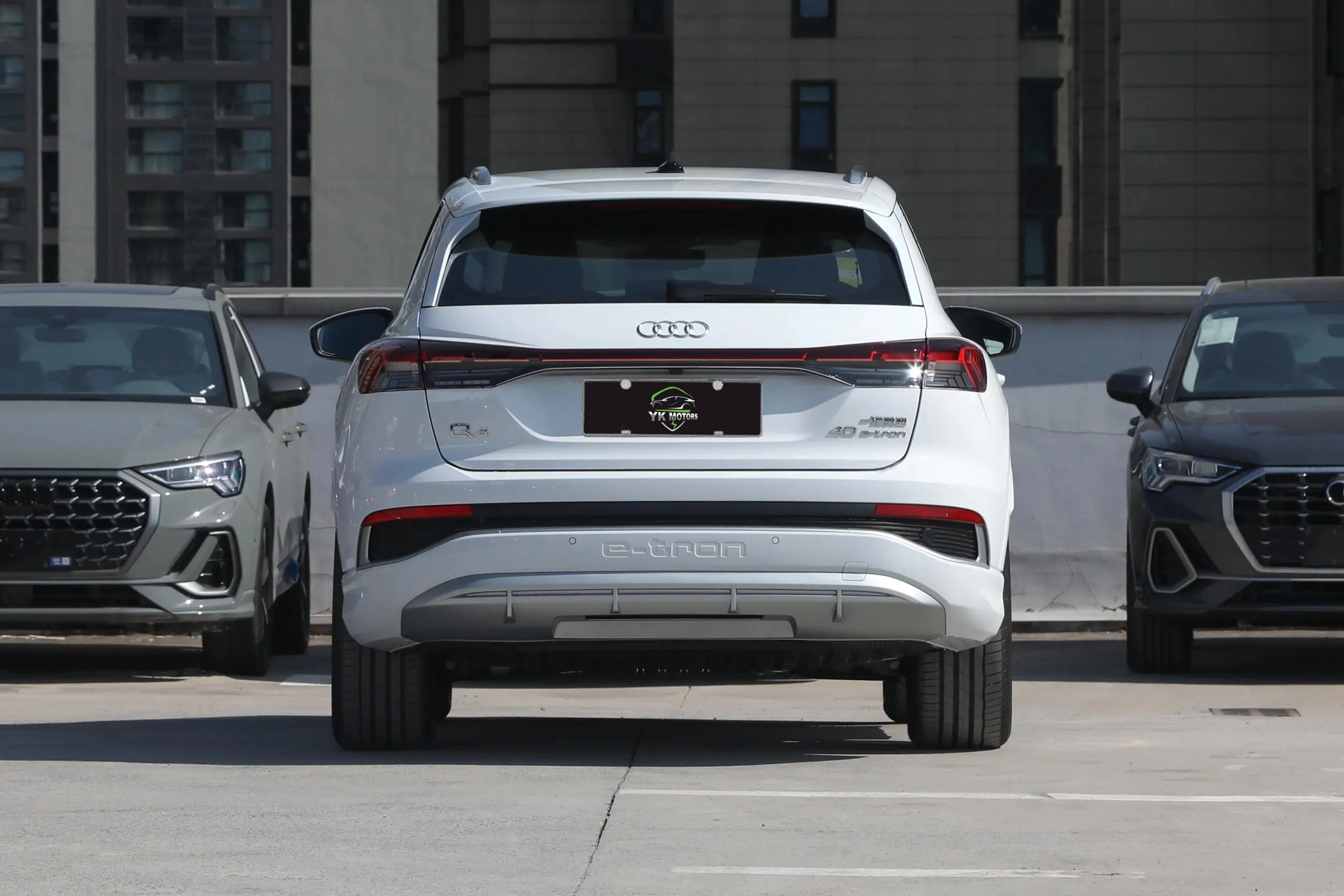 AUDI-Q4 e-tron-WHITE (3)