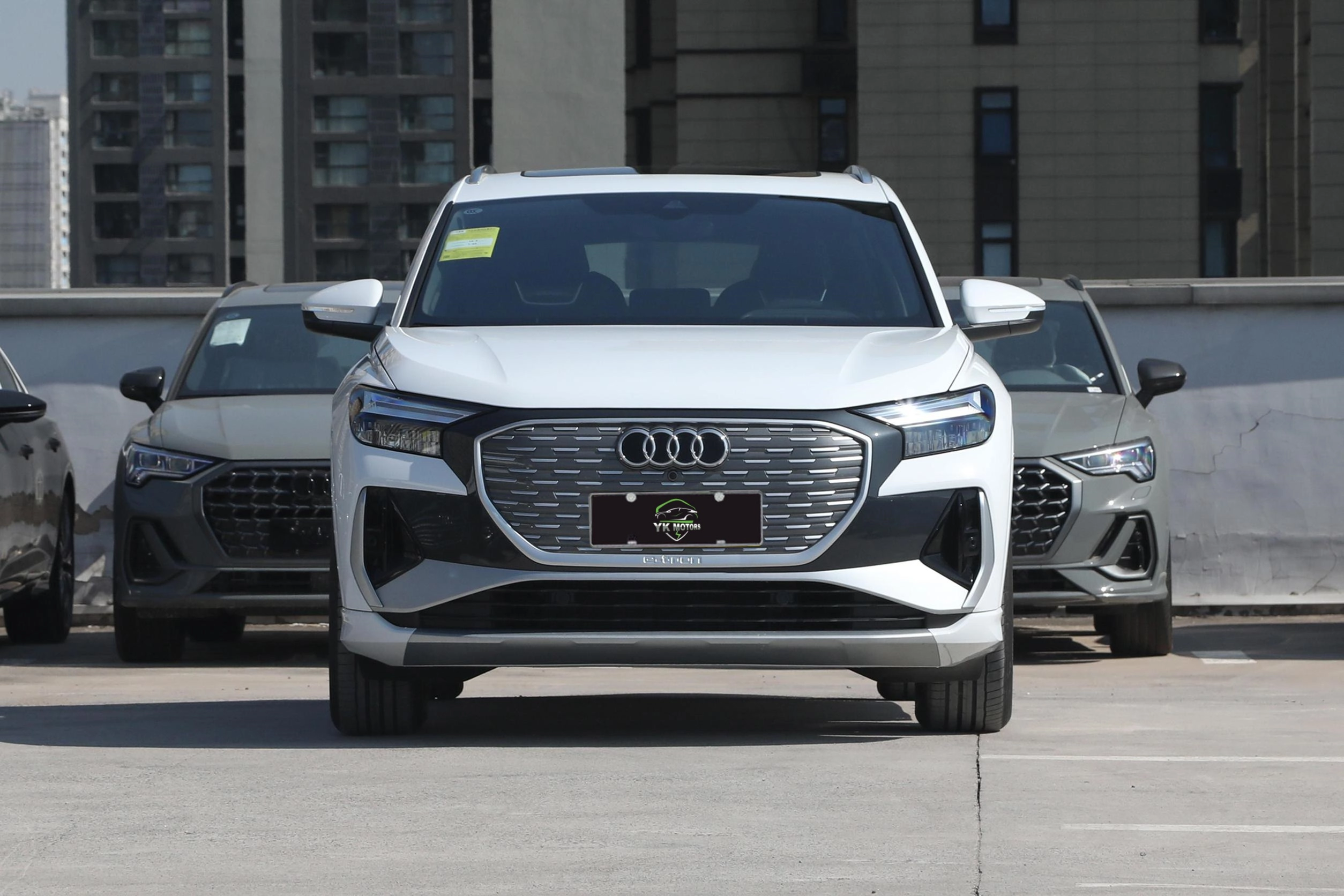 AUDI-Q4 e-tron-WHITE (5)