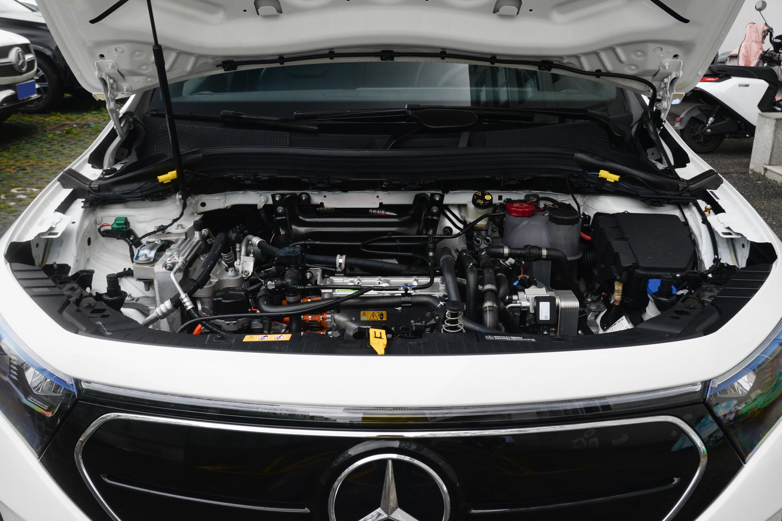 Benz-EQA-WHITE (13)