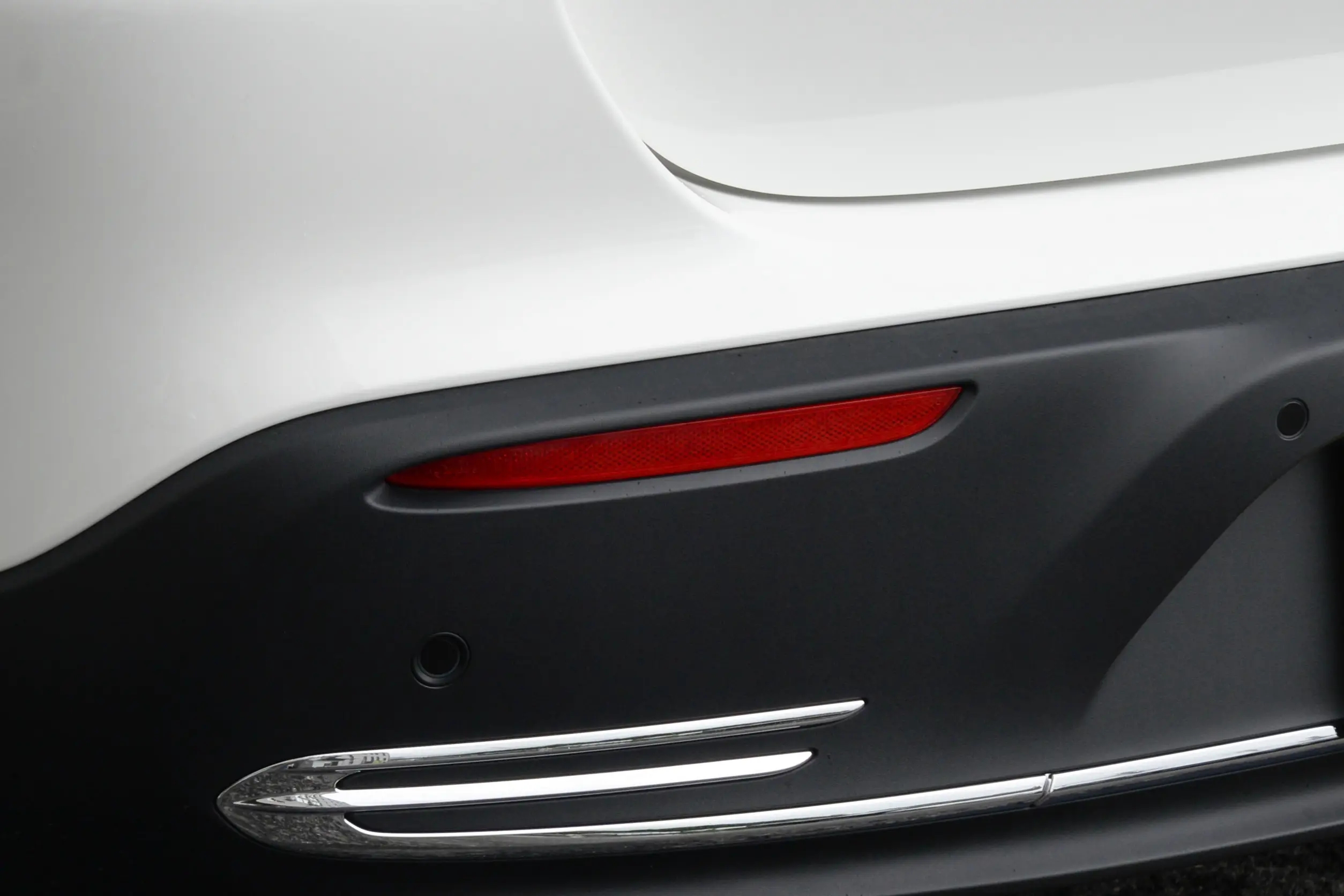 Benz-EQA-WHITE (15)