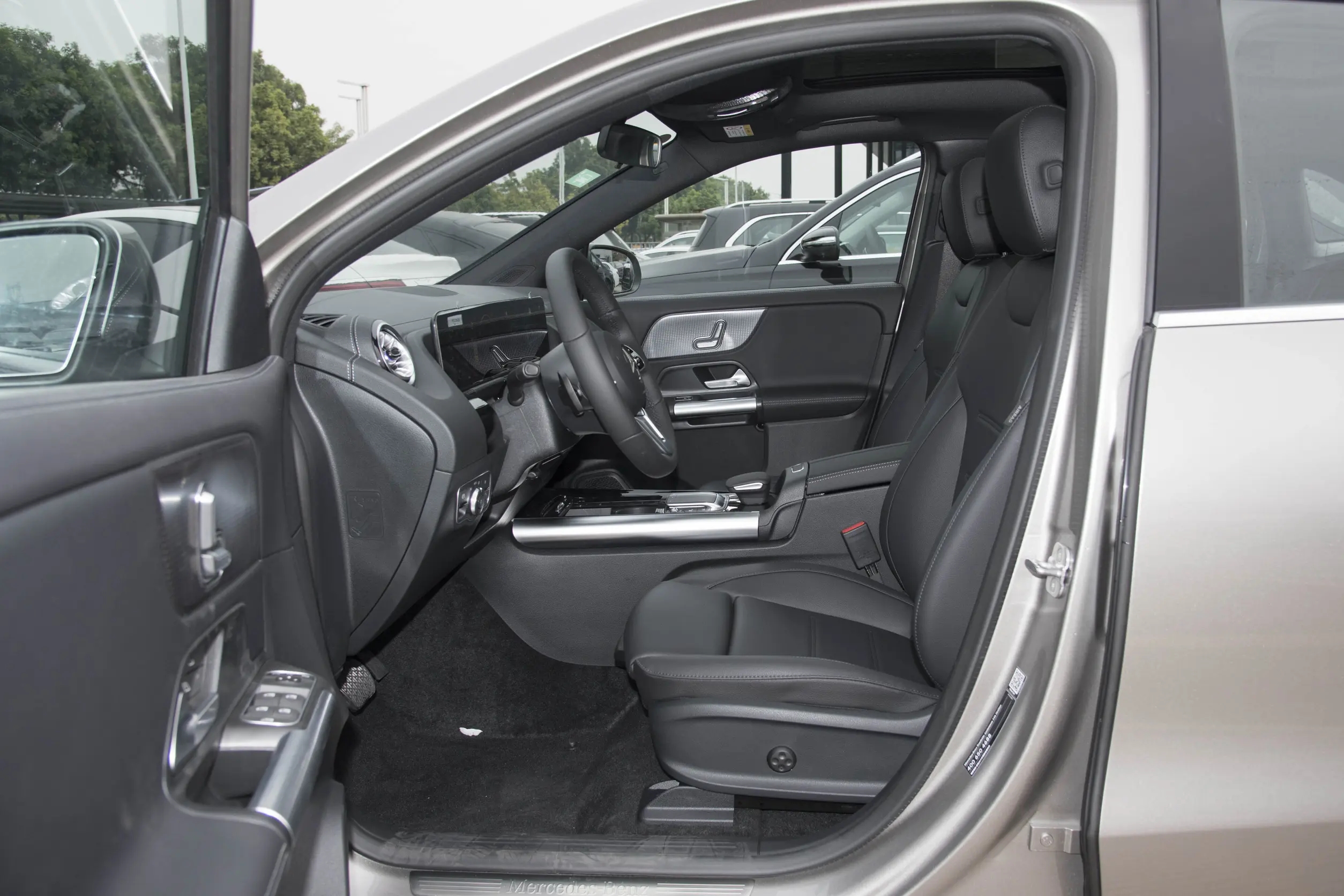 Benz-EQA-WHITE (16)