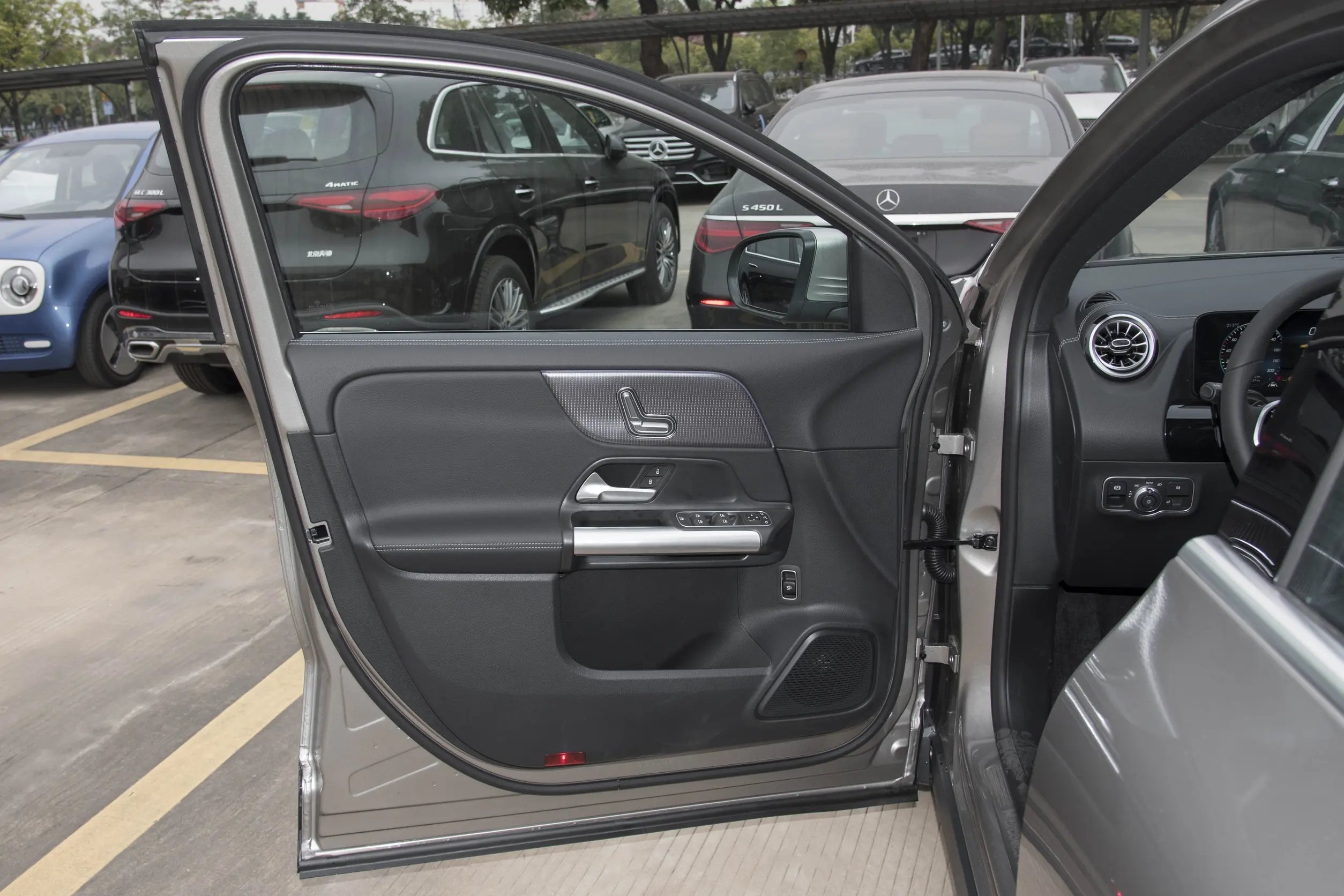 Benz-EQA-WHITE (18)