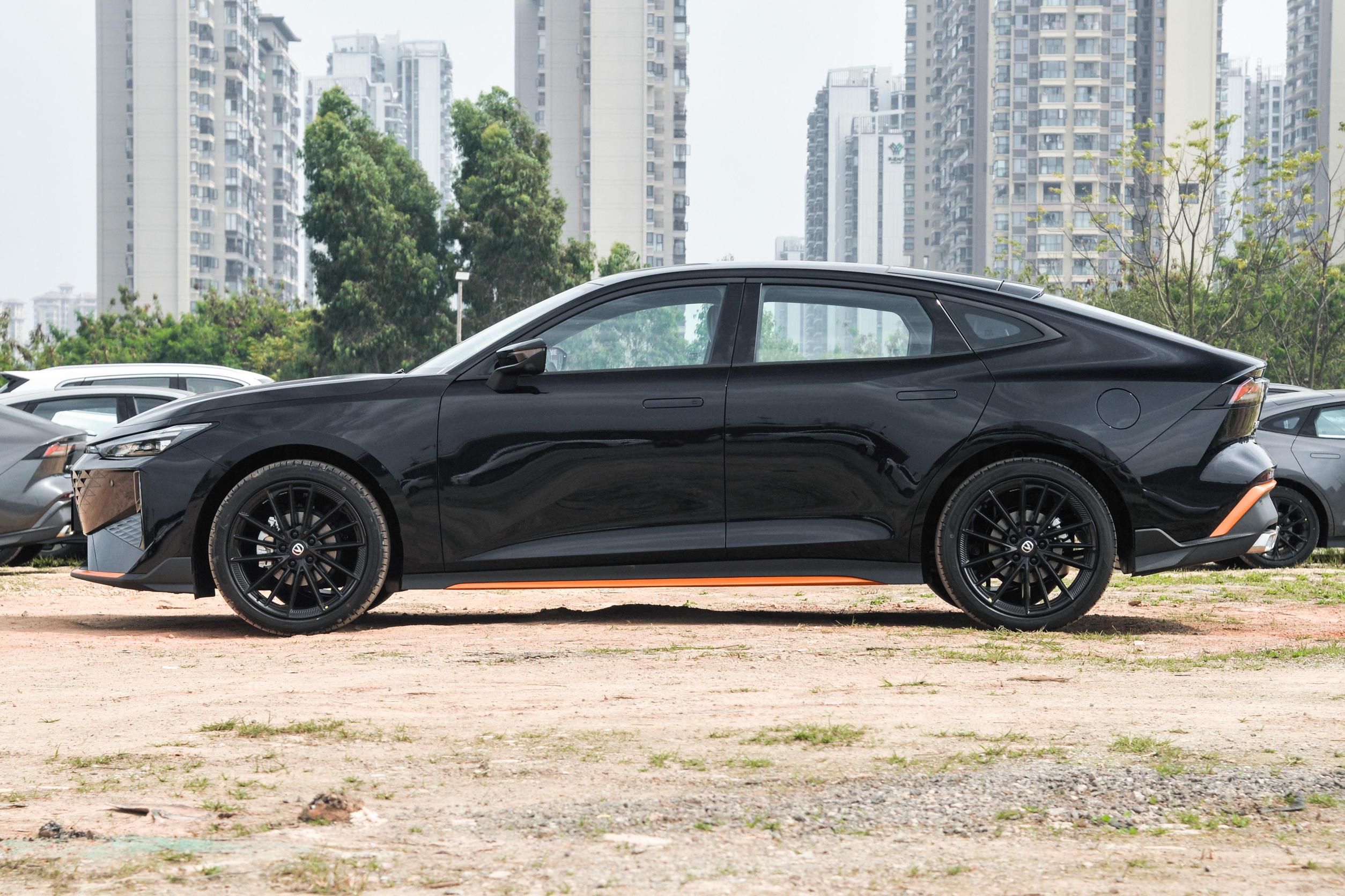Changan-UNI-V -BLACK (3)