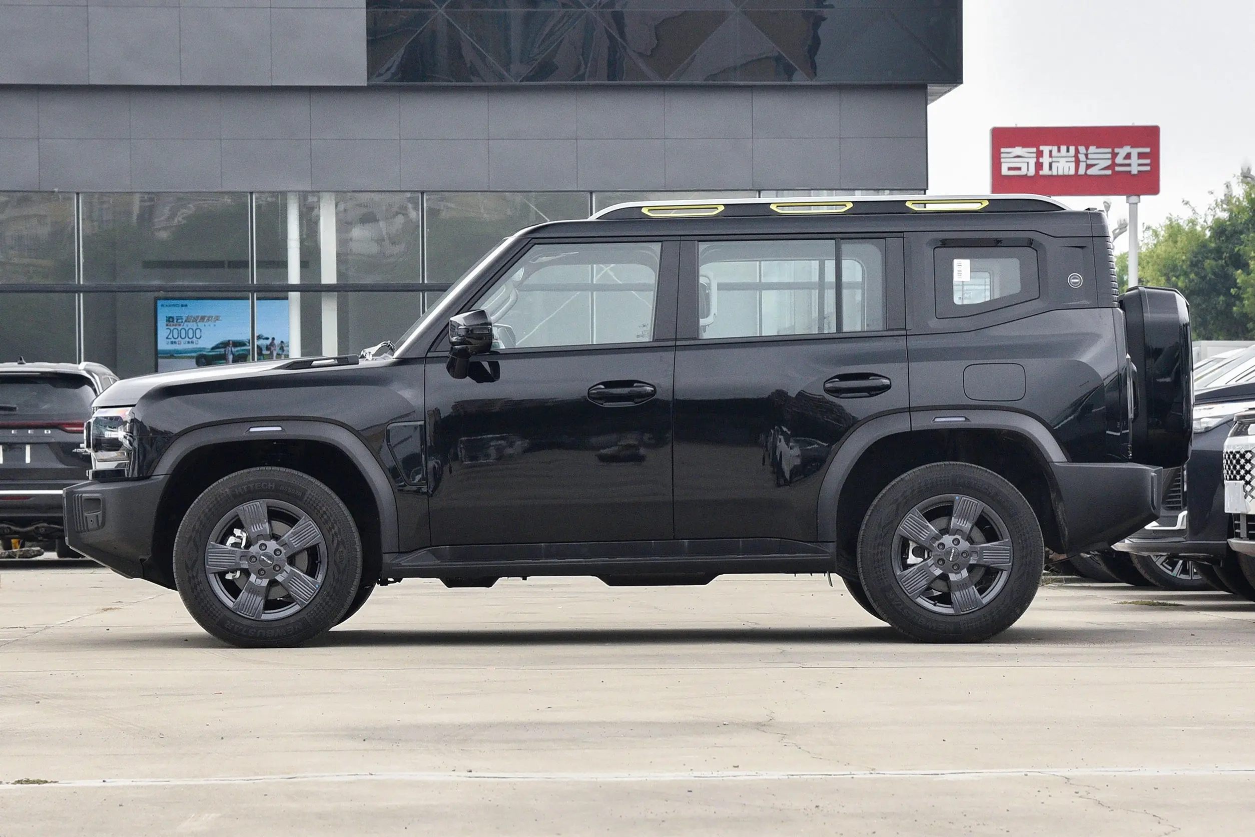 Chery-TRAVELLER-BLACK (15)