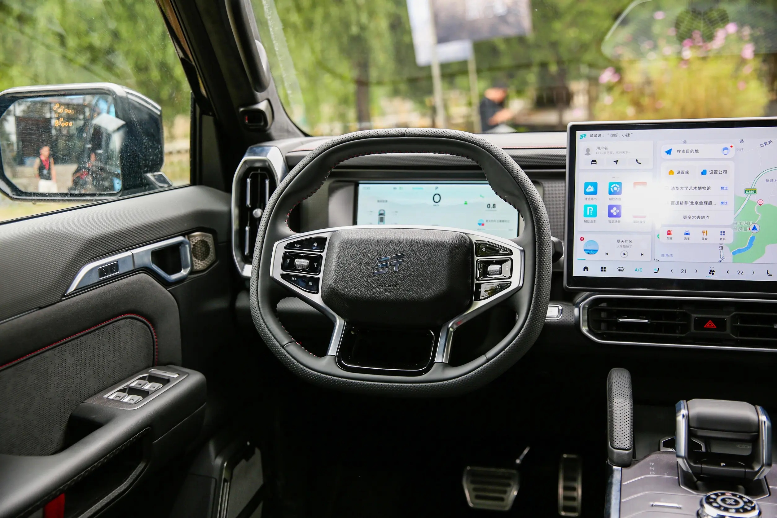 Chery-TRAVELLER-BLACK (5)