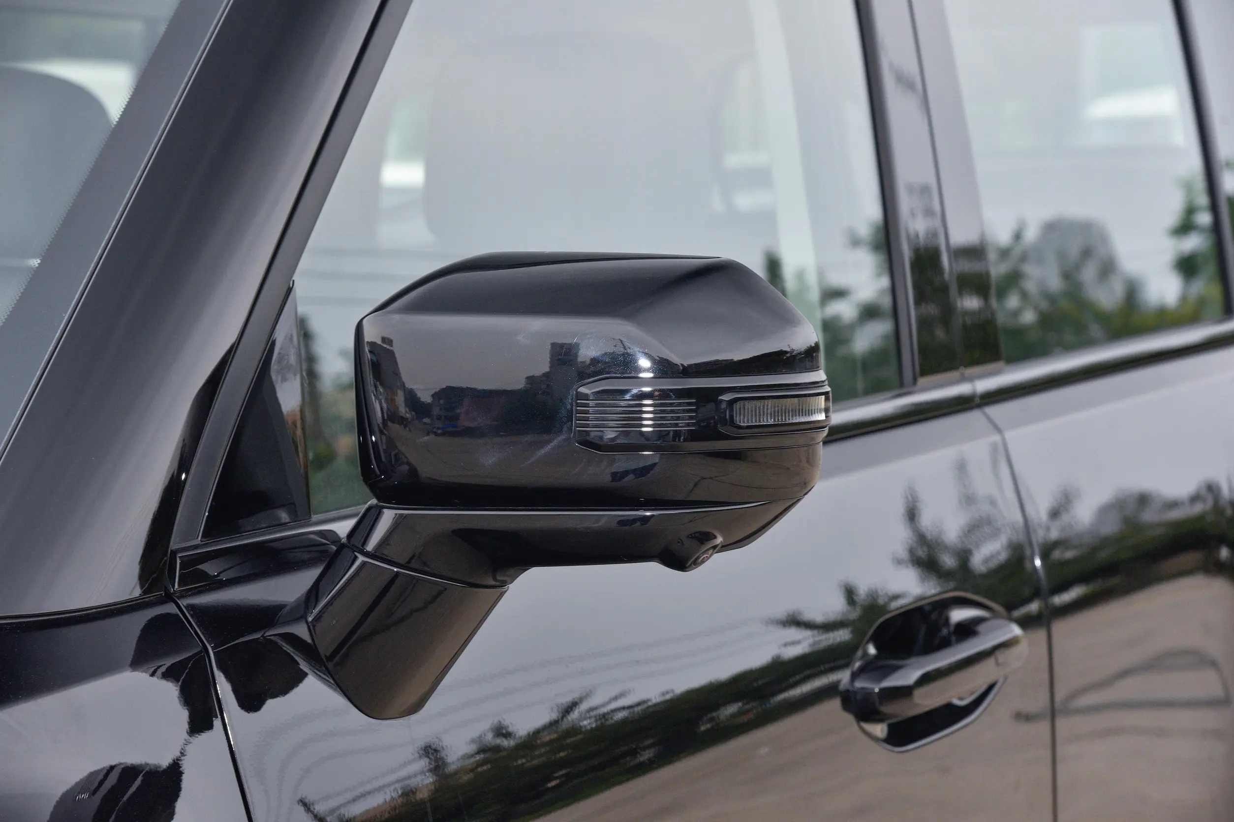 Chery-TRAVELLER-BLACK (7)
