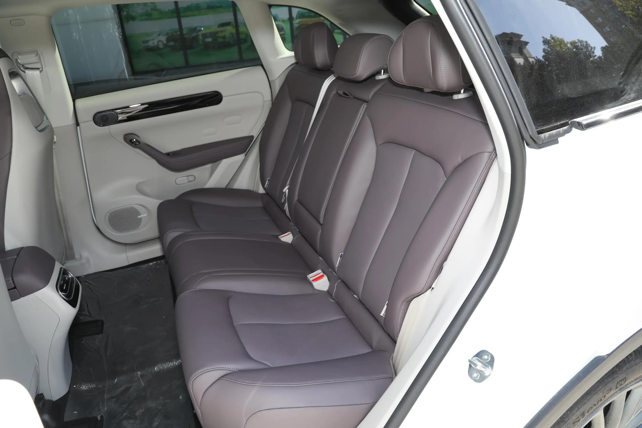 LEAPMOTOR-C11-WHITE (5)