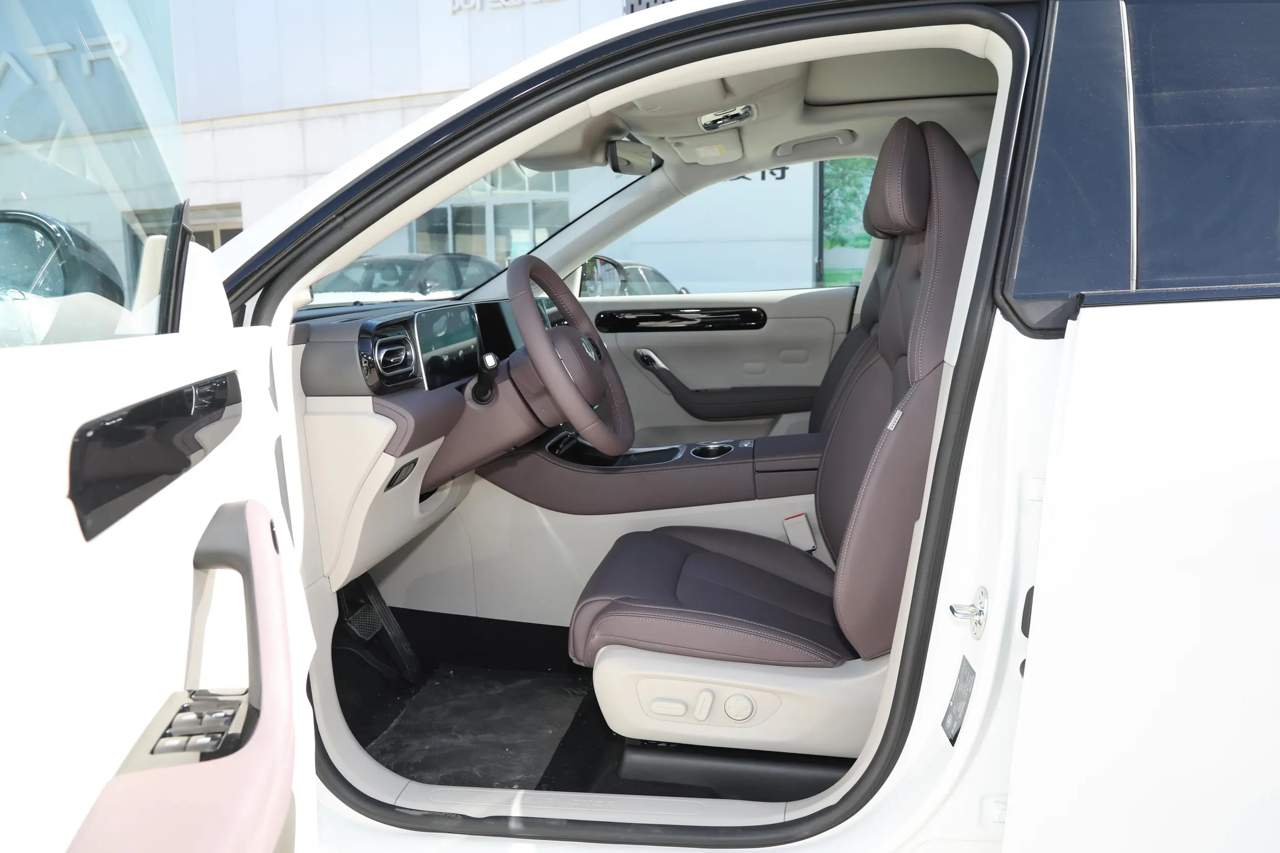 LEAPMOTOR-C11-WHITE (6)