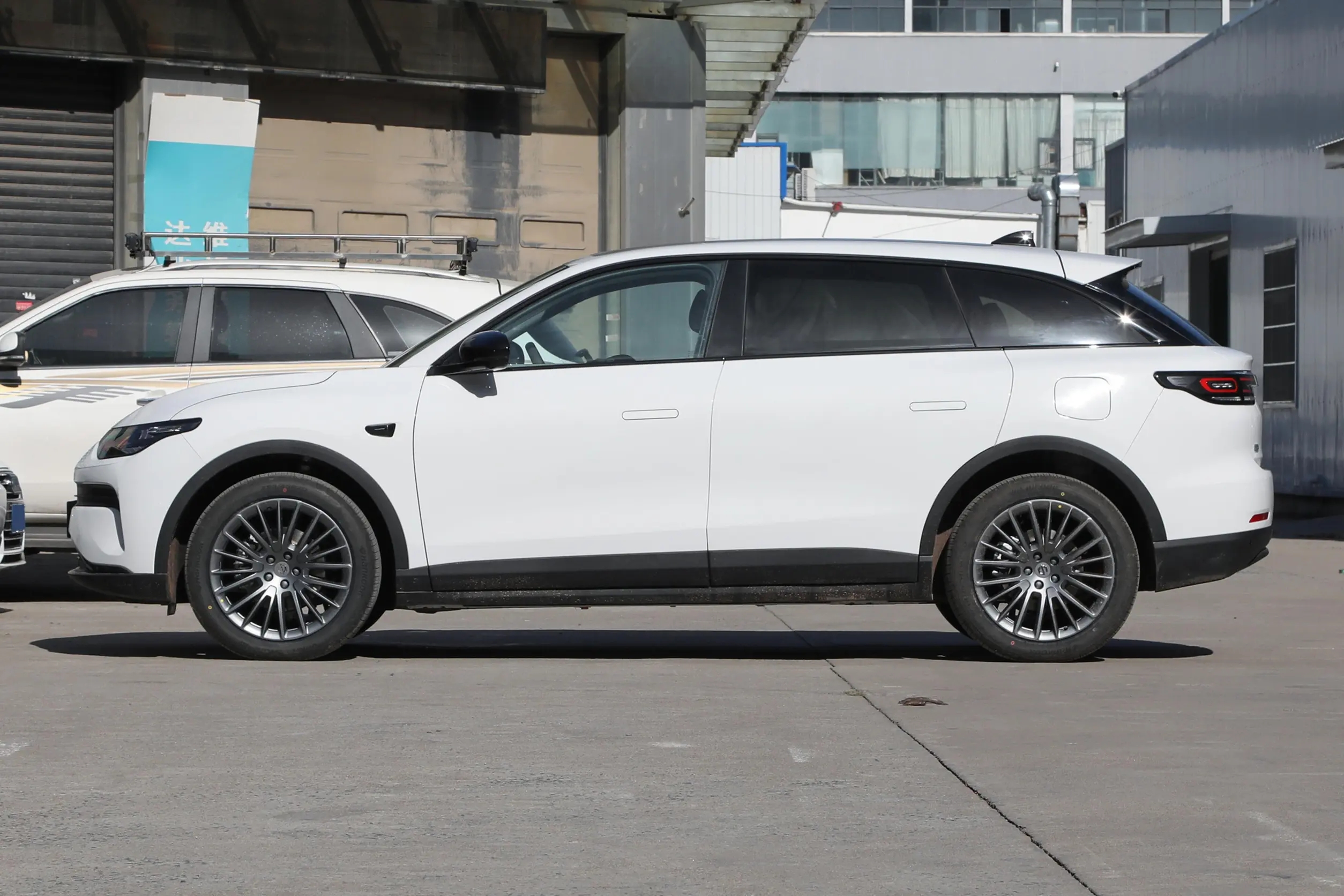 LEAPMOTOR-C11-WHITE (9)