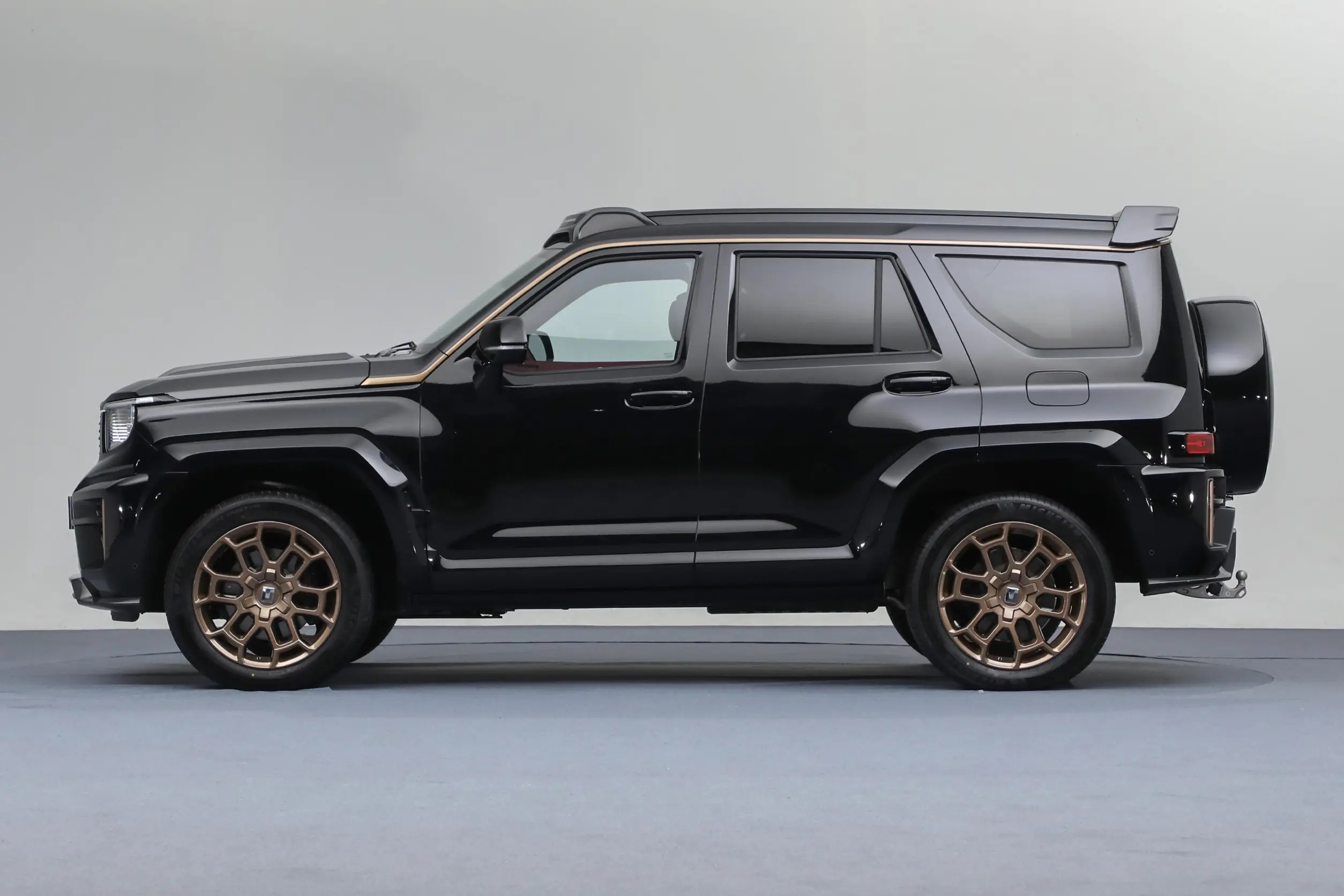 TANK-700 Hi4T-BLACK (12)