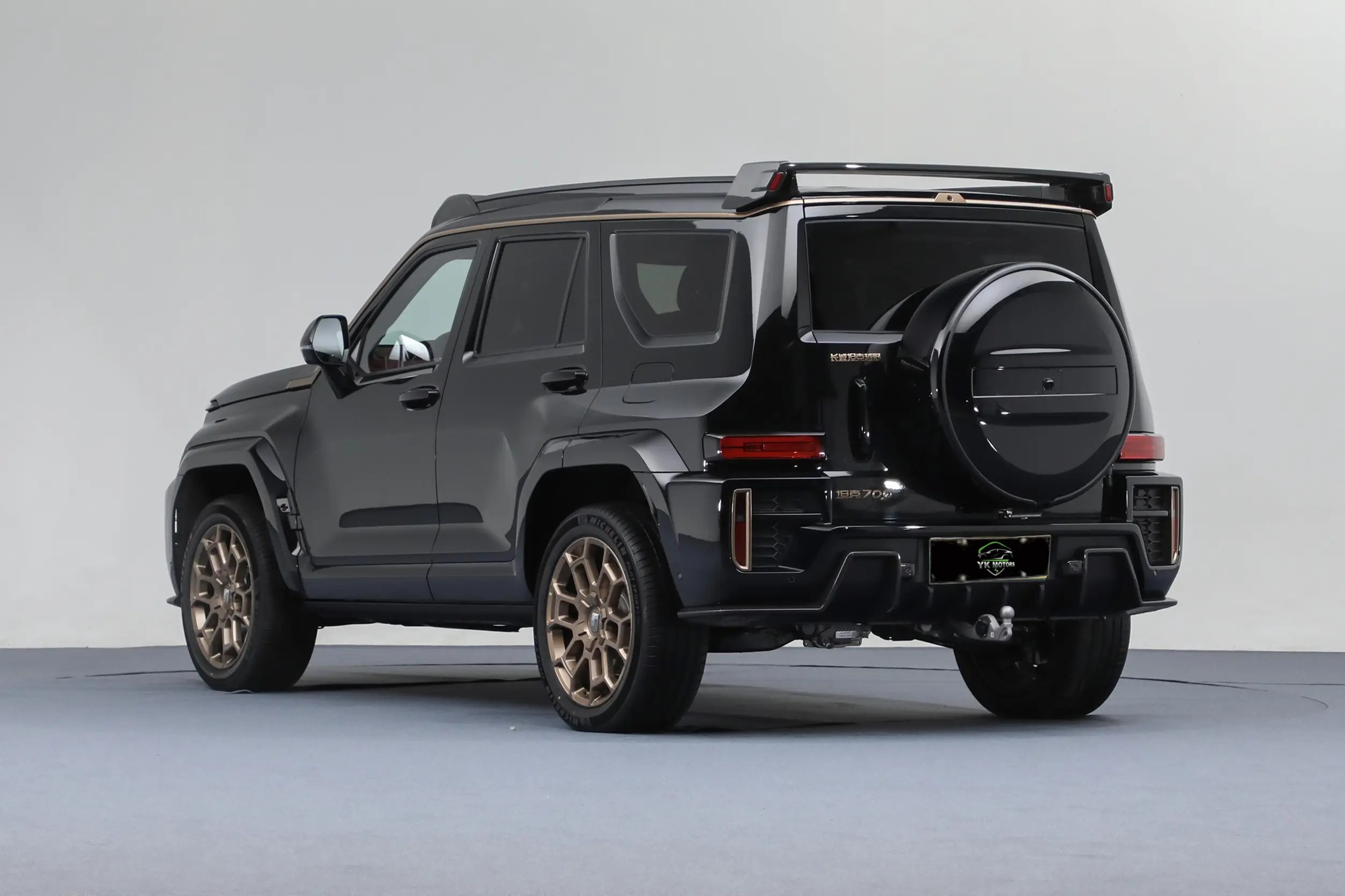 TANK-700 Hi4T-BLACK (14)