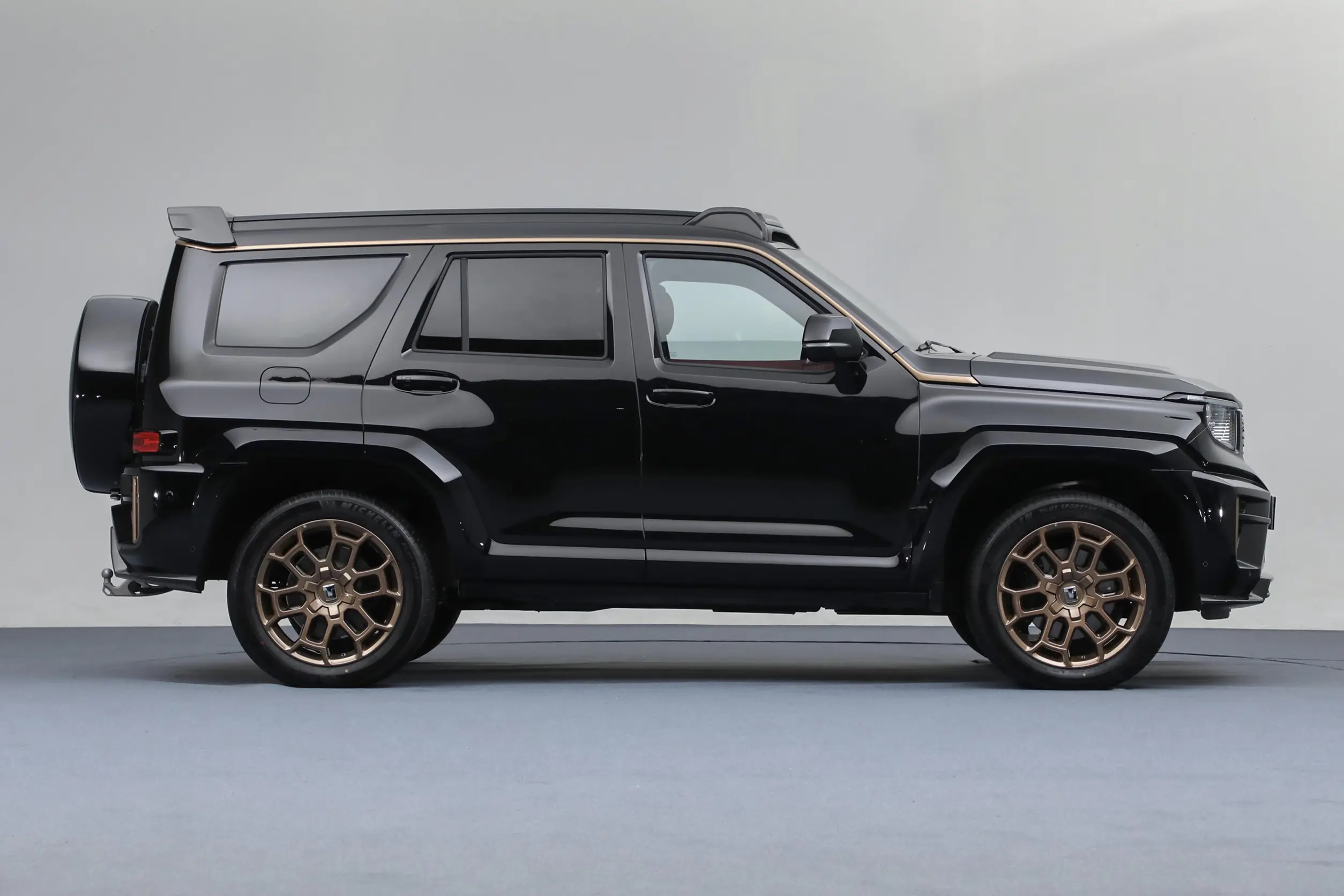 TANK-700 Hi4T-BLACK (17)