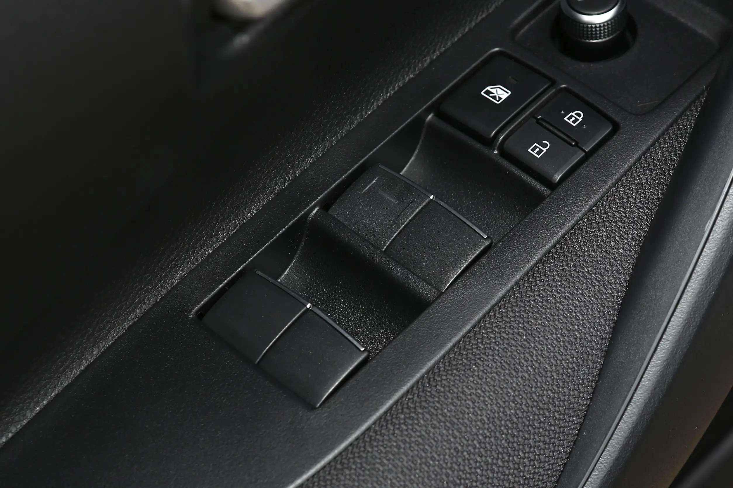 Toyota-COROLLA-WHITE (5)