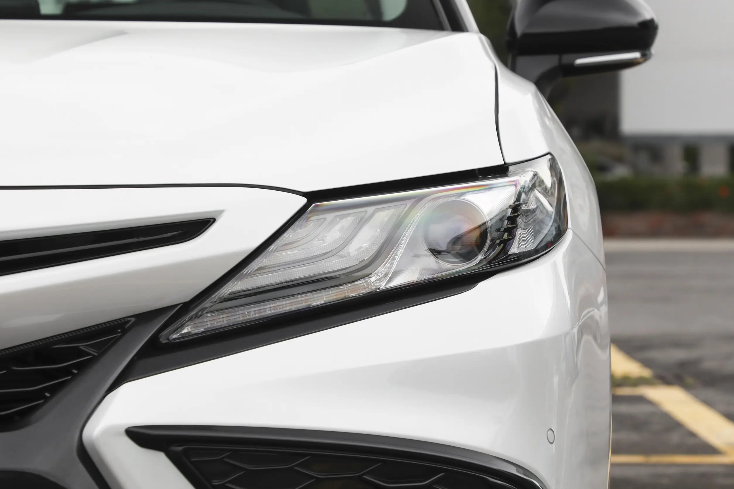 Toyota-Camry-WHITE+BLACK (5)