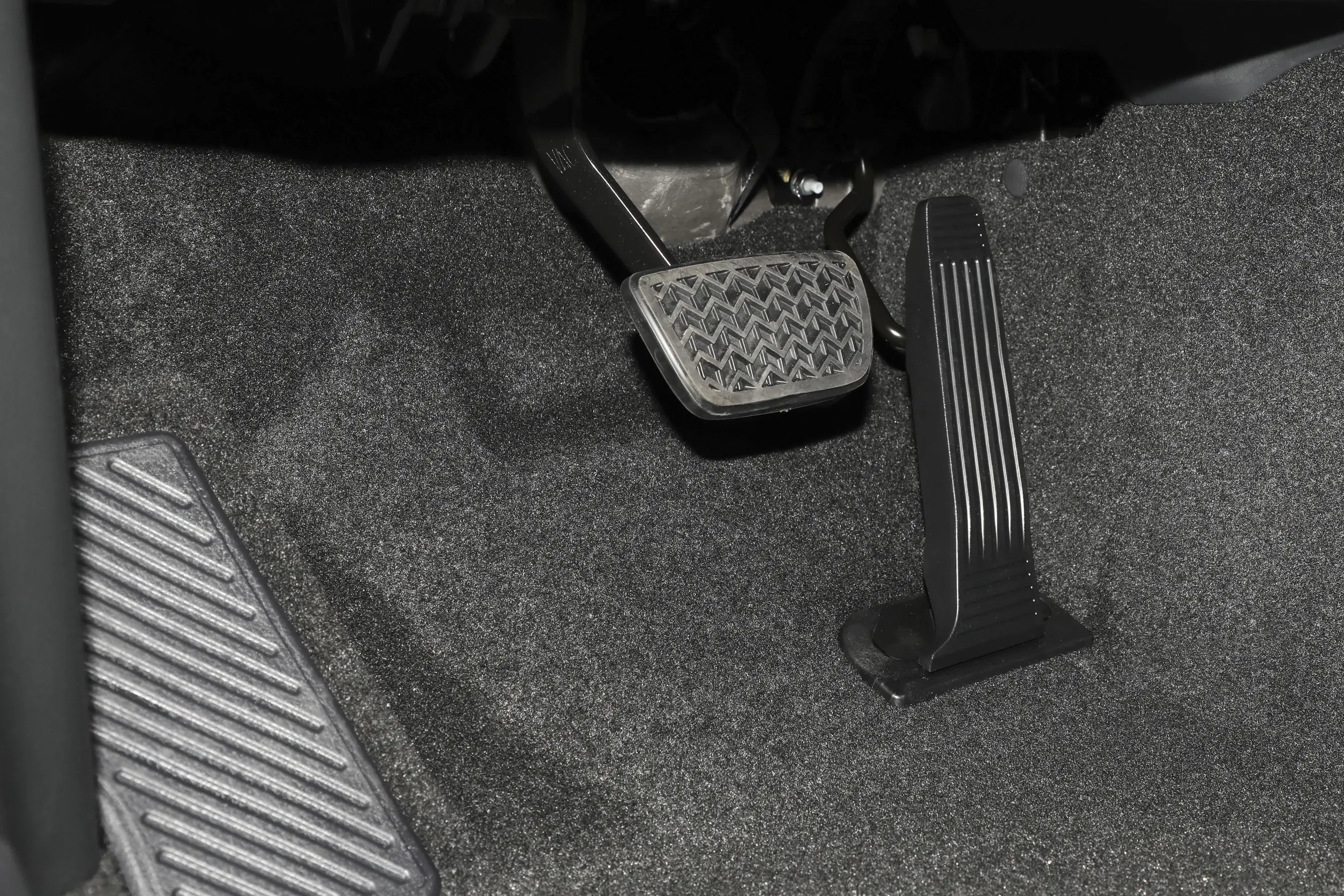 Toyota-Camry-WHITE+BLACK (7)