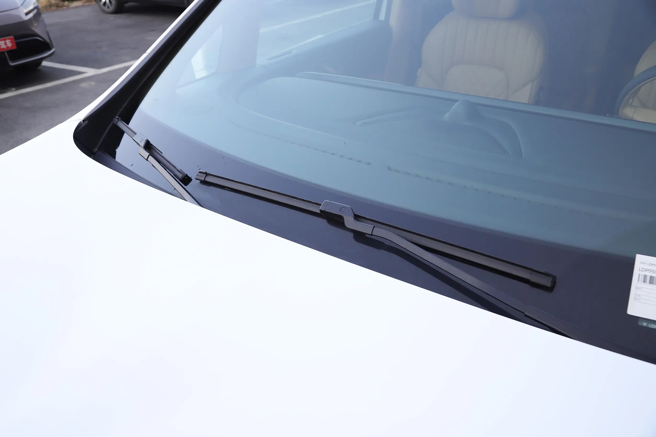 VOYAH-DREAMER EV-WHITE (10)