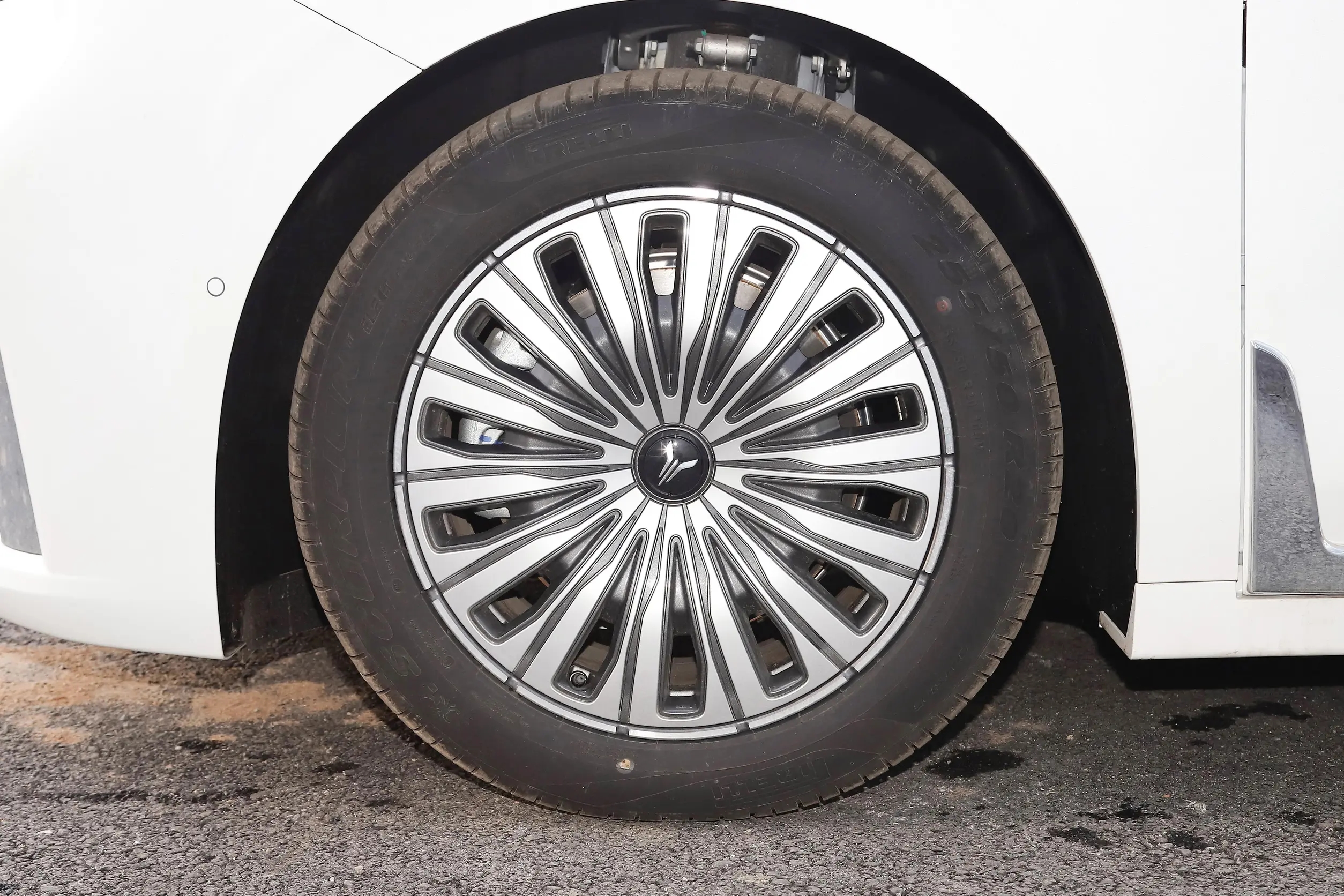 VOYAH-DREAMER EV-WHITE (12)