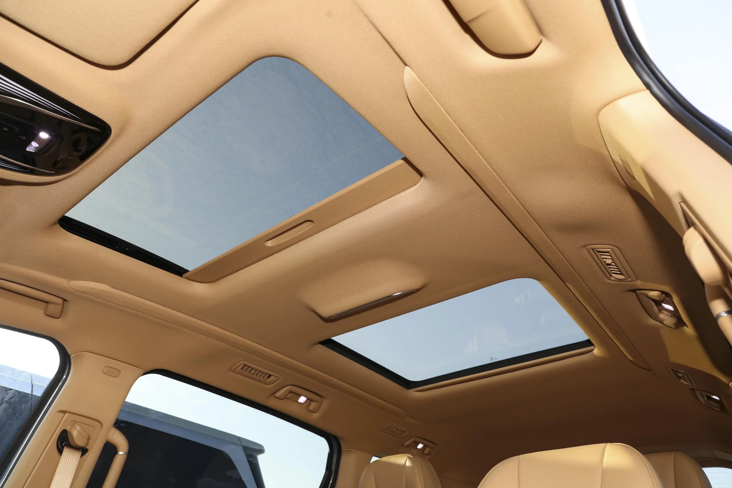 VOYAH-DREAMER EV-WHITE (8)