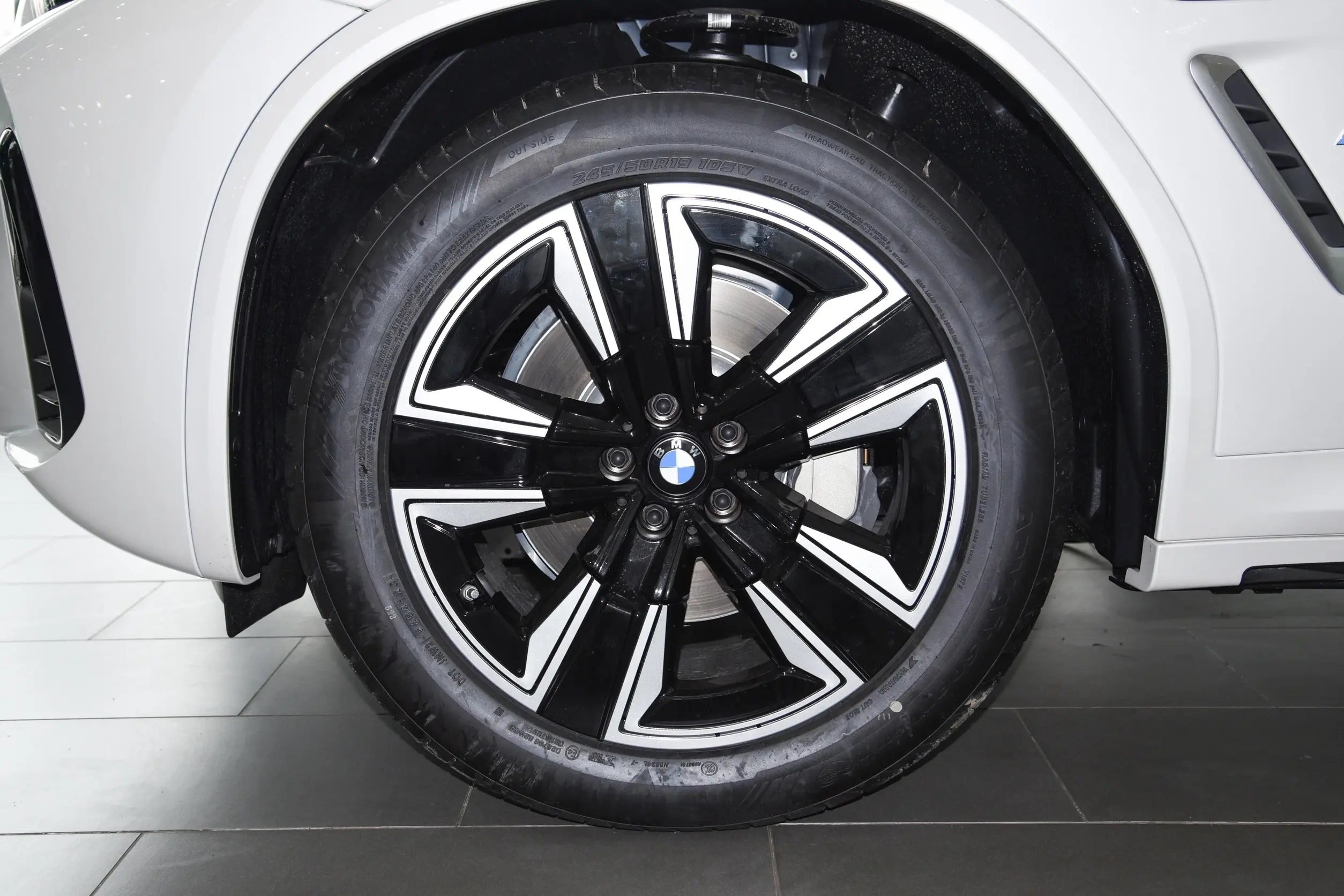bmw-ix3-white-1 (11)