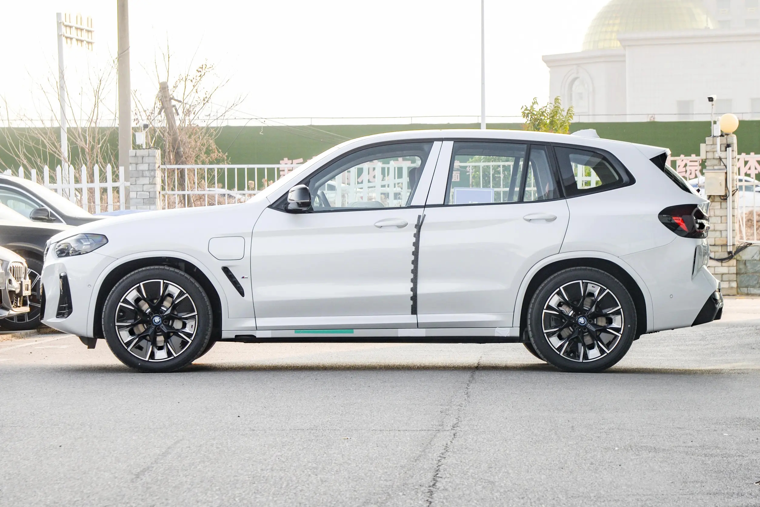 bmw-ix3-white-1 (8)